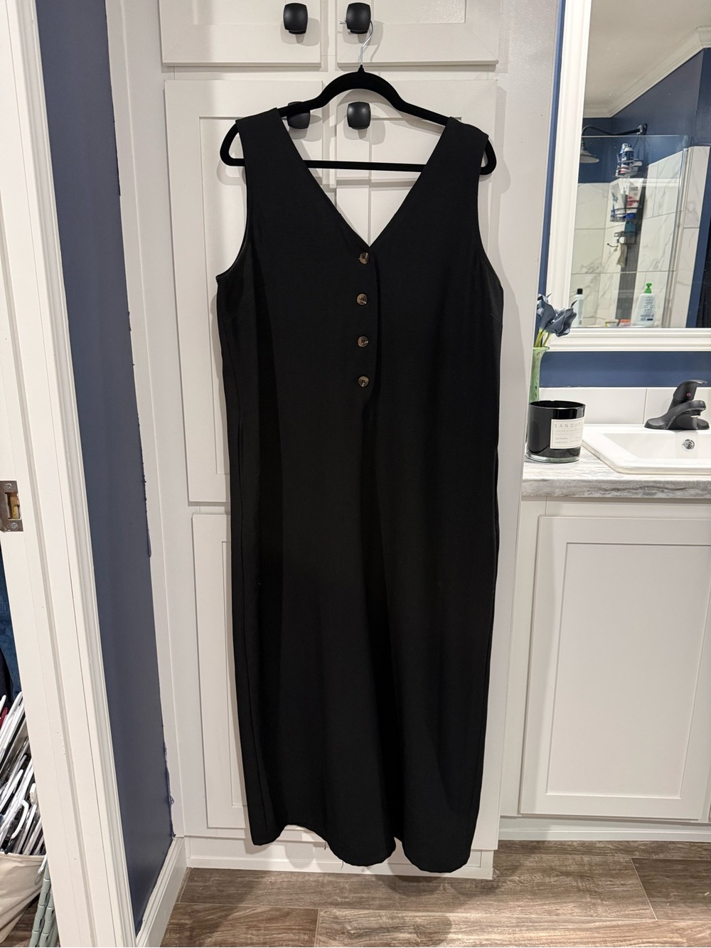 Classic Black V-Neck Sleeveless Jumpsuit